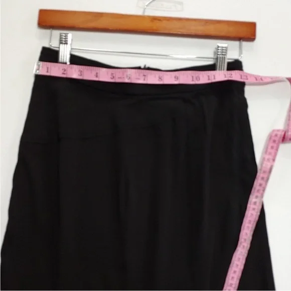 DOLCE & GABBANA KNEE LENGTH SKIRT (A422)